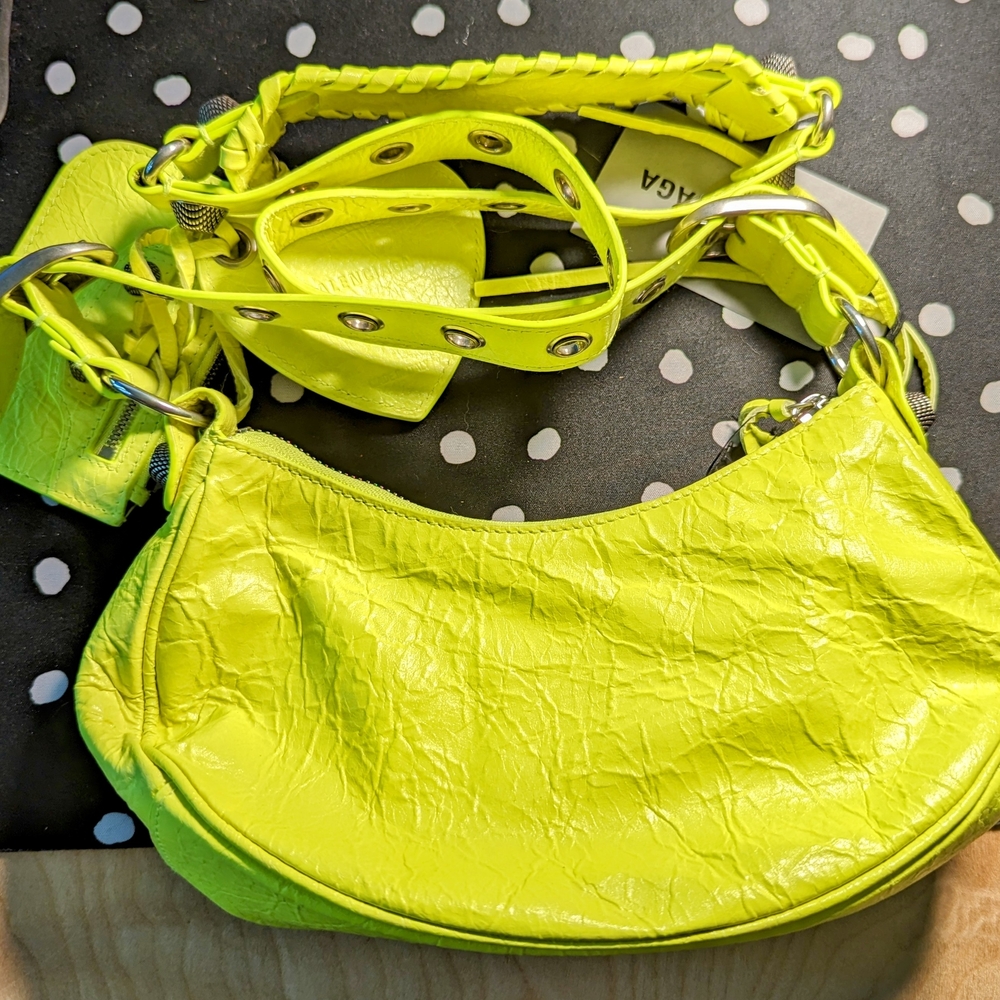 Balenciaga Heart-Shaped Neon Tag - Picture 3 of 7